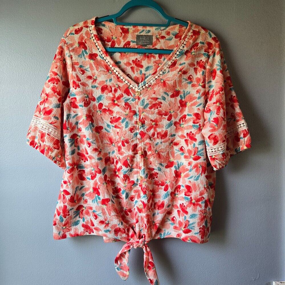 Berkley Jensen Peach/White Floral Tie Front V-Neck Short Sleeve Embroidered Top